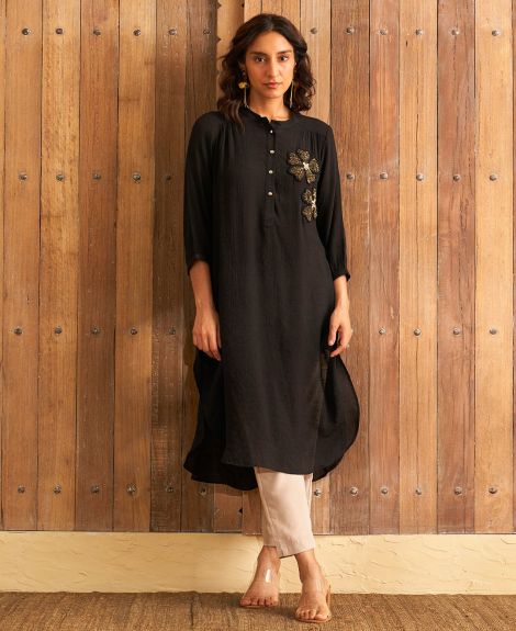 BLACK FLOWER GATHERED TUNIC